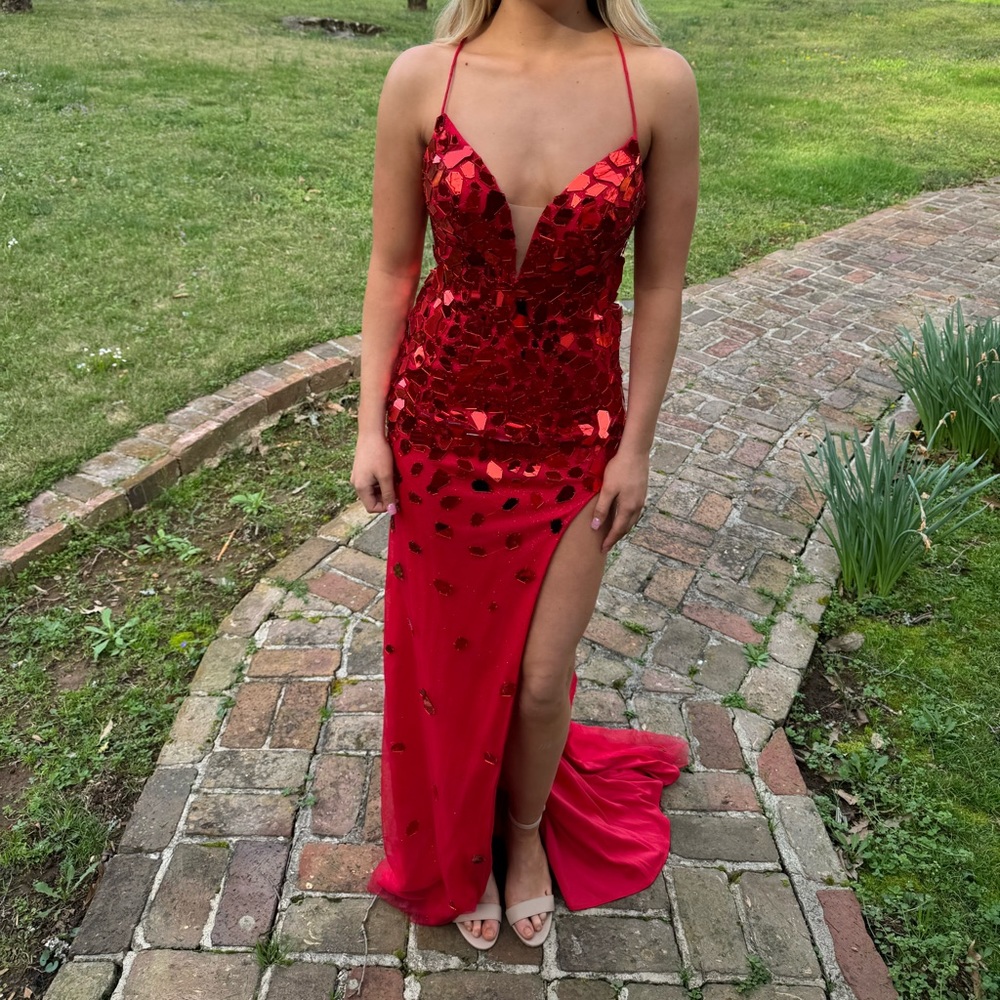 BEAUTIFUL RED PROM DRESS